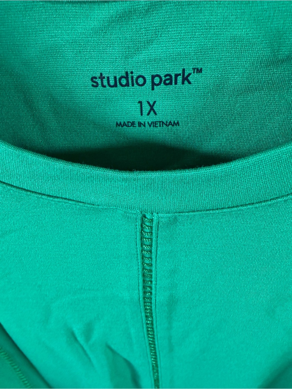 Studio Emerald Green Short Sleeve Crewneck Top Size 1X - Picture 2 of 3